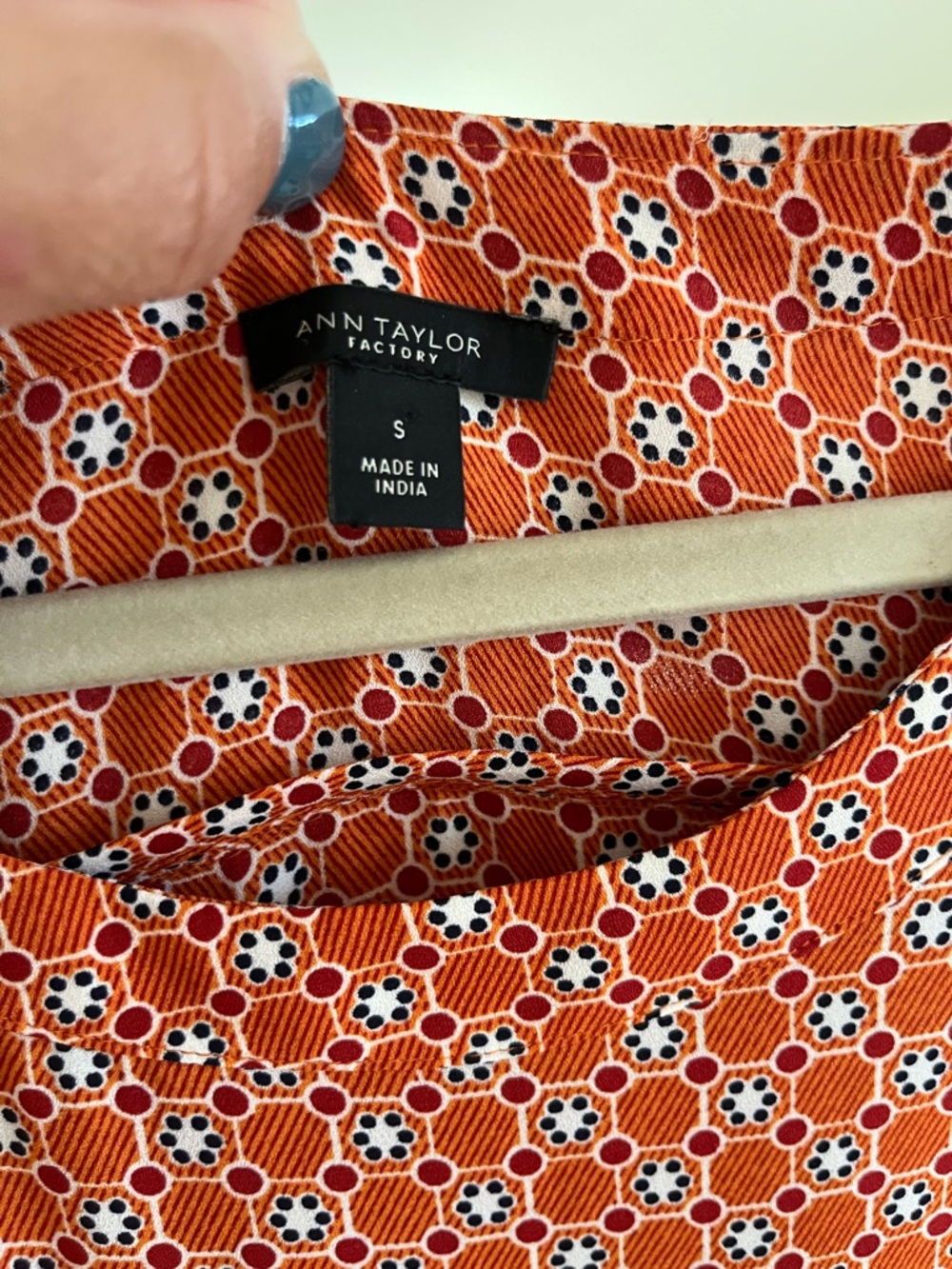 Ann Taylor Sleeveless Geo Print Top in Coral Red/Orange - Picture 2 of 5